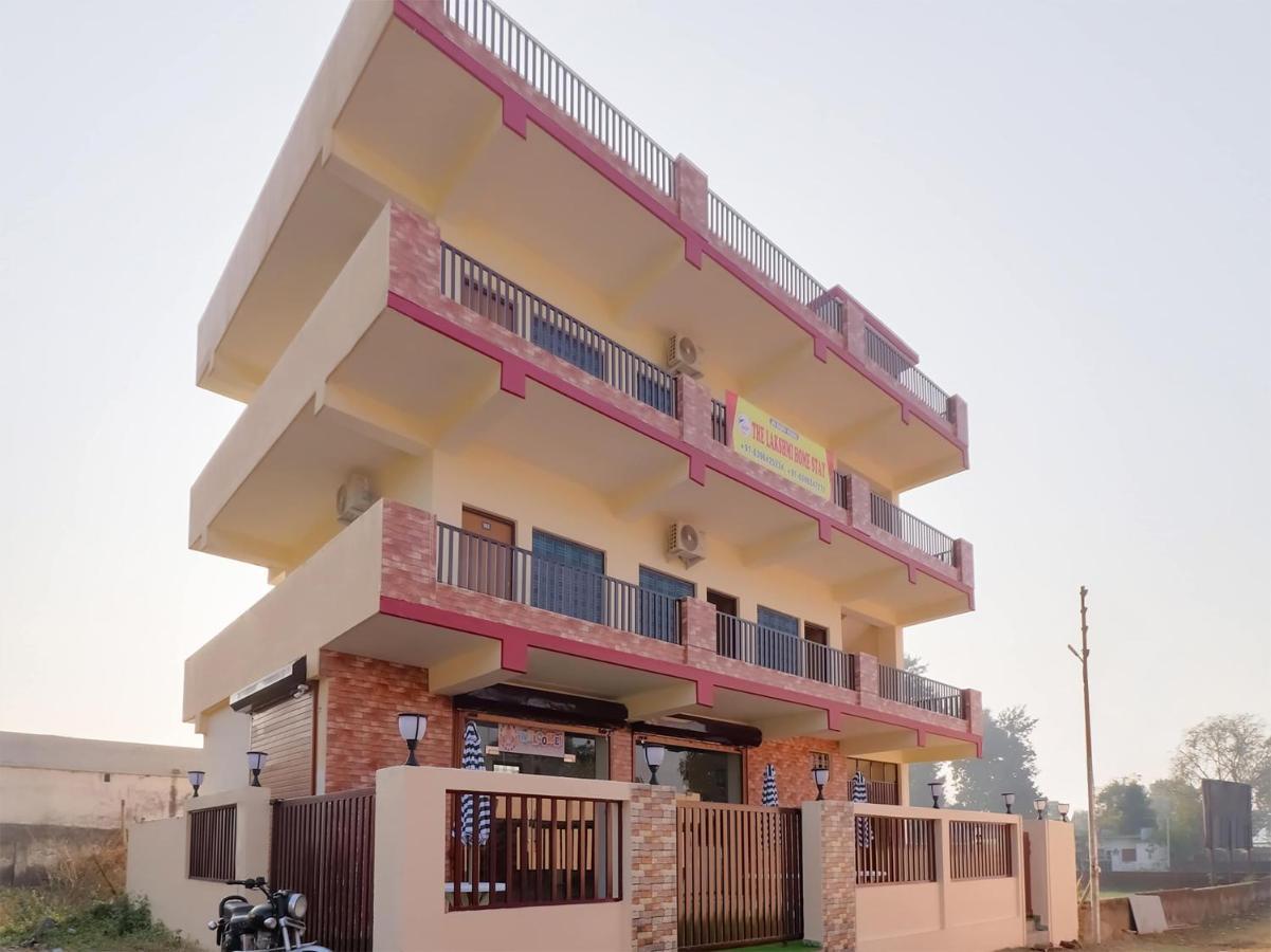 Oyo 84661 Lakshmi Home Stay Jhājra Eksteriør billede